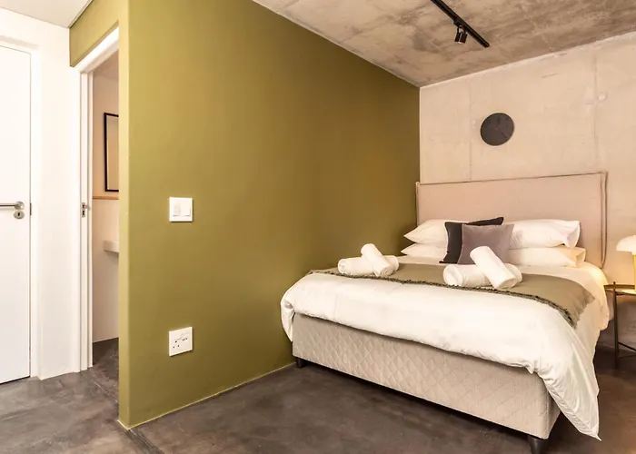 Rooftop Pool, Mountain Views, Wi-Fi, Parking