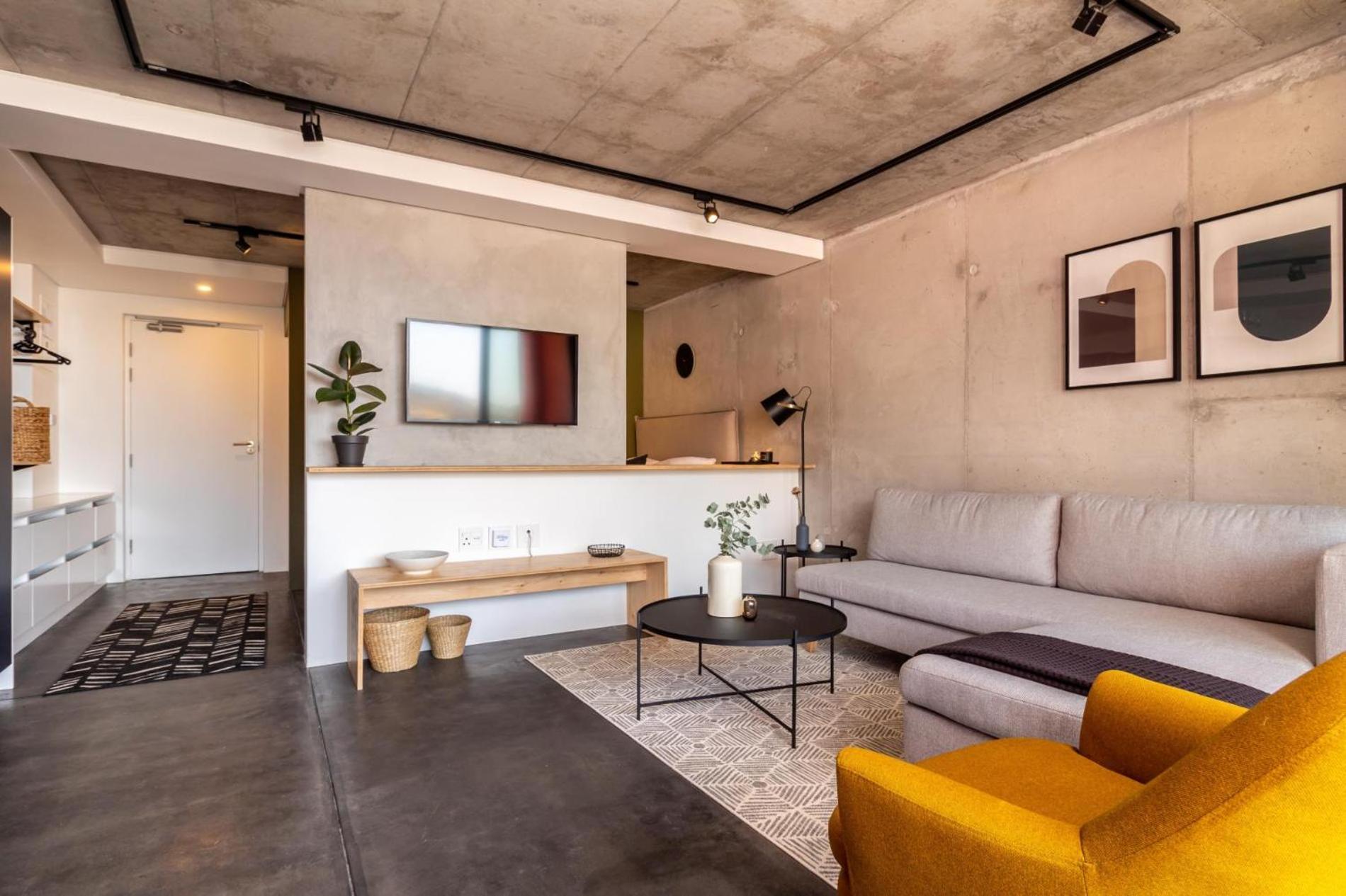 Rooftop Pool, Mountain Views, Wi-fi, Parking Kapstadt